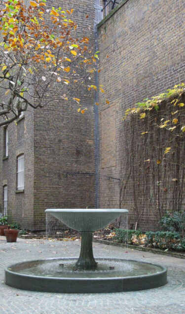 Private Fountain, Kensington - Chris Dyson Architects